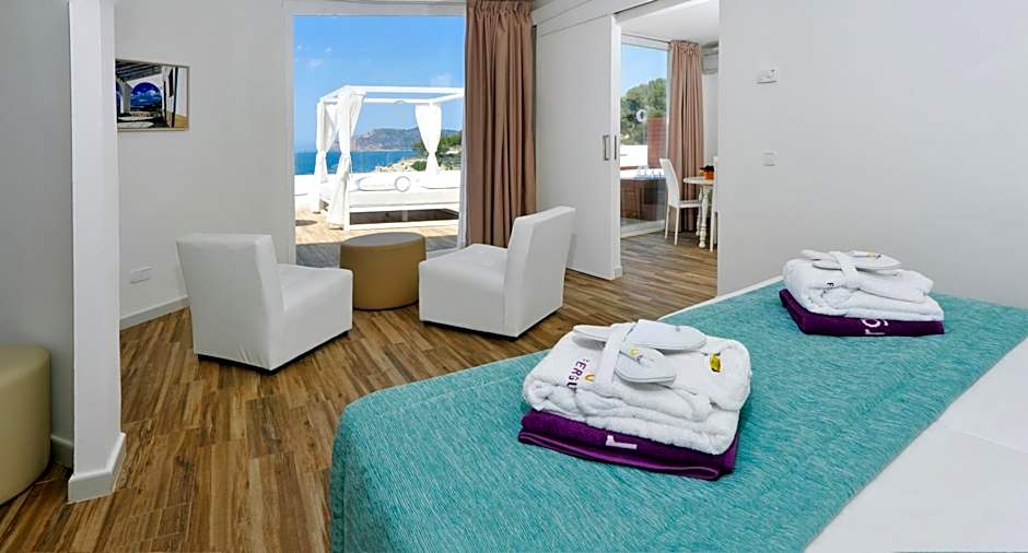 Fergus Style Cala Blanca Suites