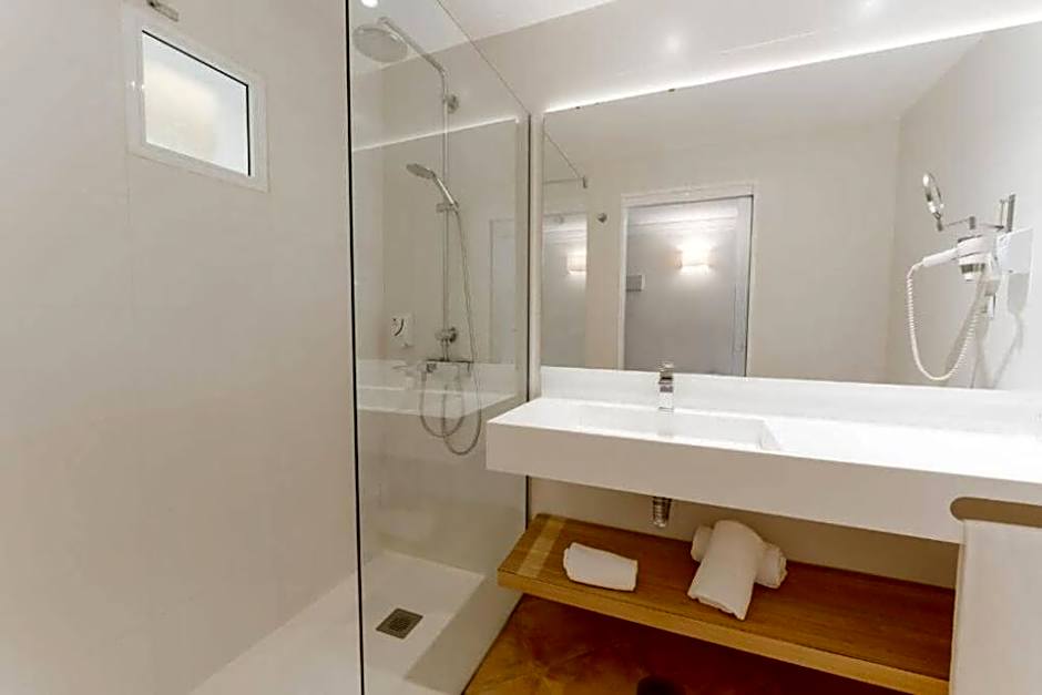 R2 Buganvilla Hotel & Spa