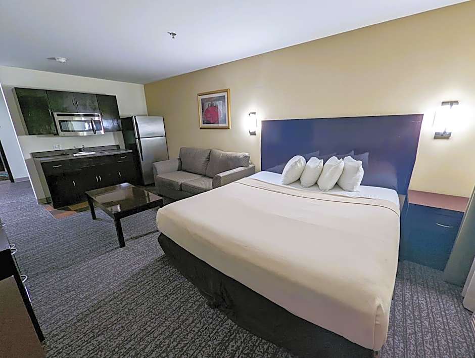 FairBridge Inn & Suites Canadian