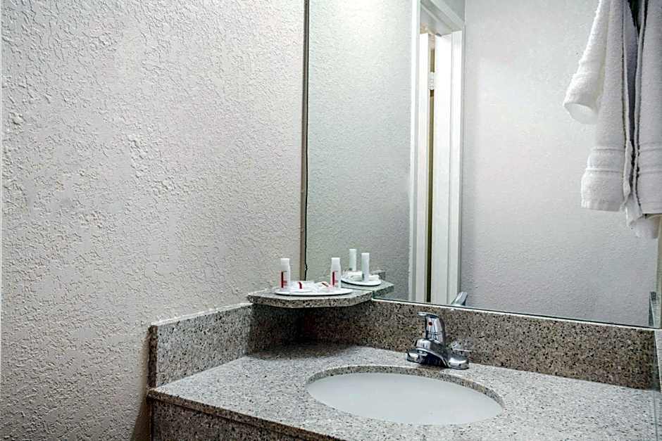 Baymont by Wyndham Madison Heights Detroit Area