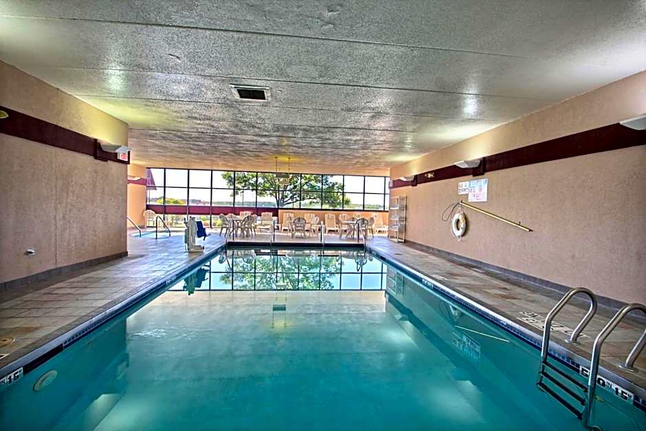 Comfort Inn & Suites Madison - Airport