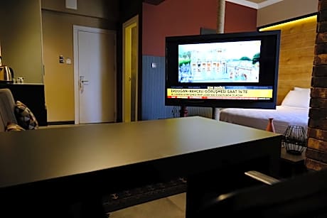 King Studio with Sofa Bed