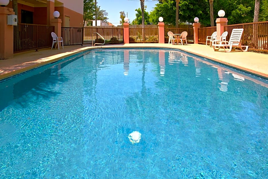 Holiday Inn Express - Biloxi - Beach Blvd, an IHG Hotel