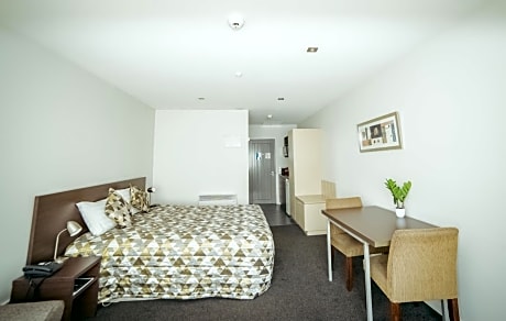 Studio with Spa Bath