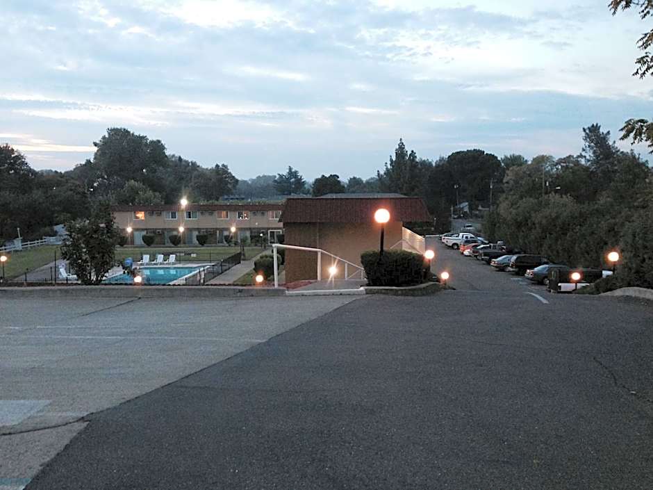 Travelodge by Wyndham Red Bluff South of Redding