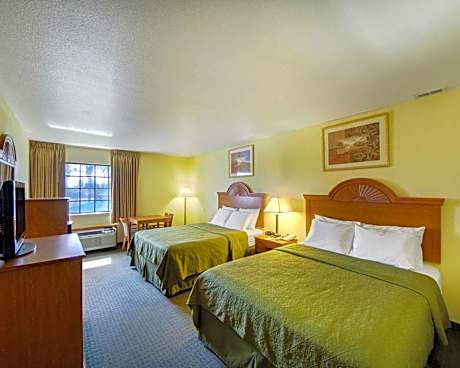 Queen Room with Two Queen Beds - Smoking