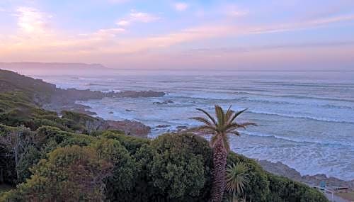 Hermanus Beachfront Lodge