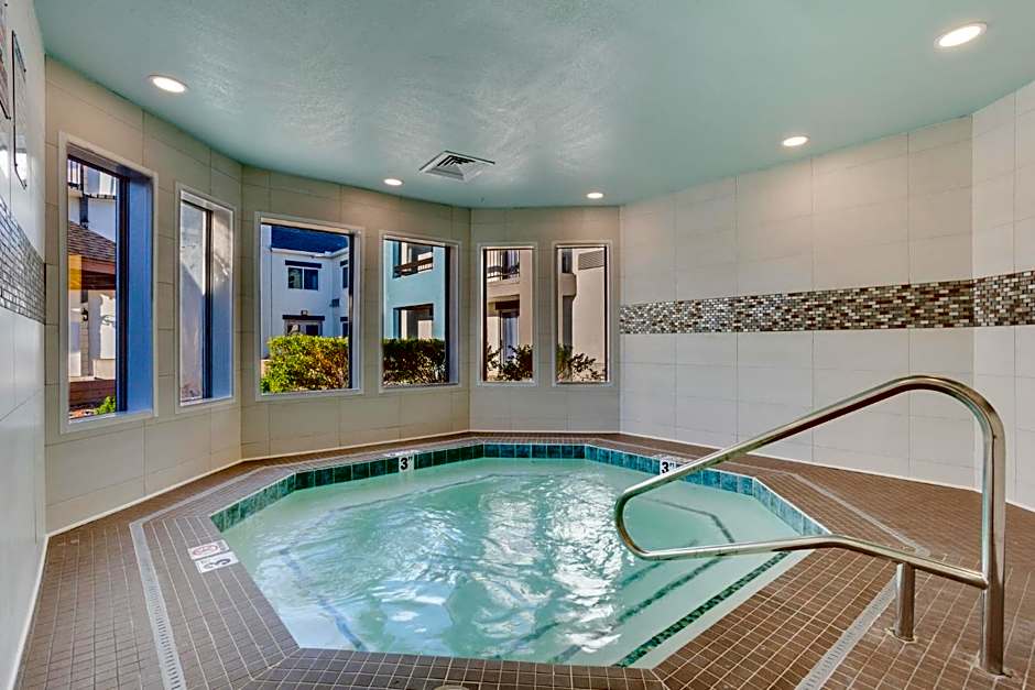 Orangewood Inn & Suites Kansas City Airport