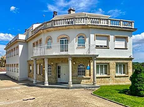 Casablanca Hotel Studios