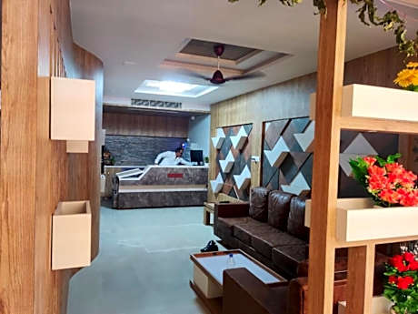 Hotel The Grand Takshak