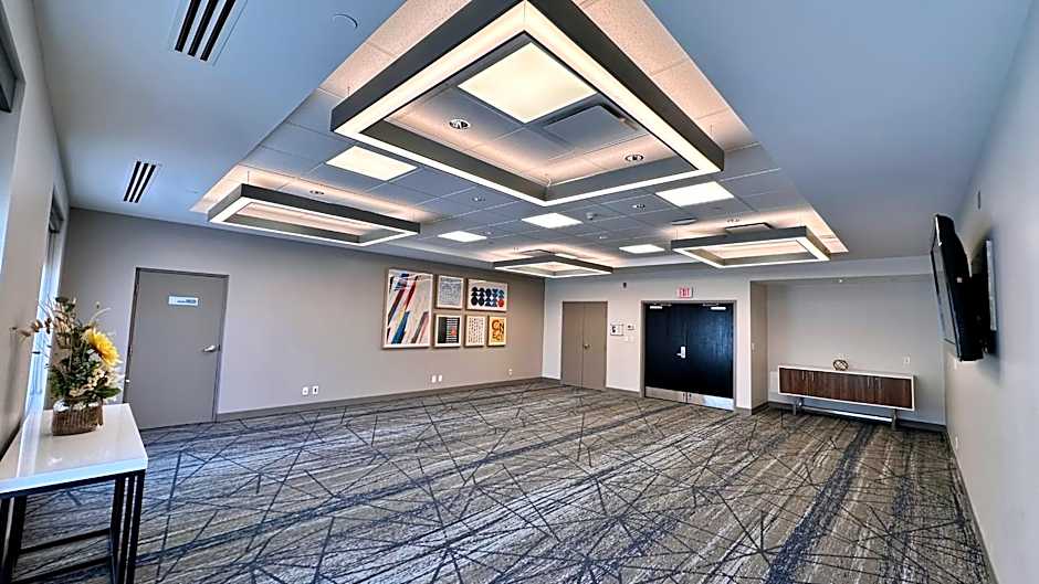 Holiday Inn Express & Suites Ottawa West - Nepean by IHG