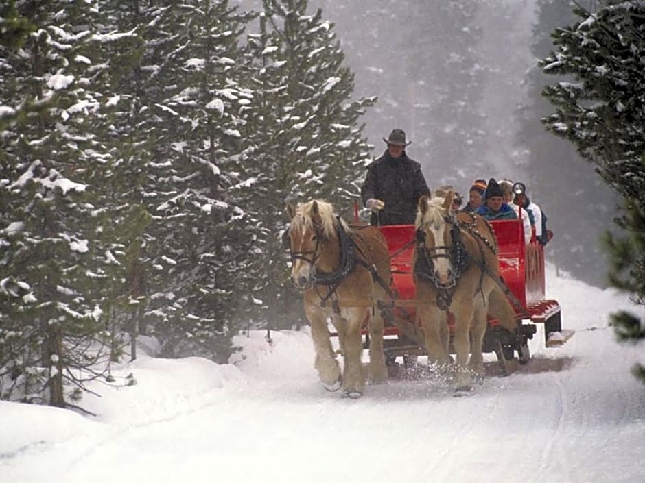 Mountain Thunder Lodge