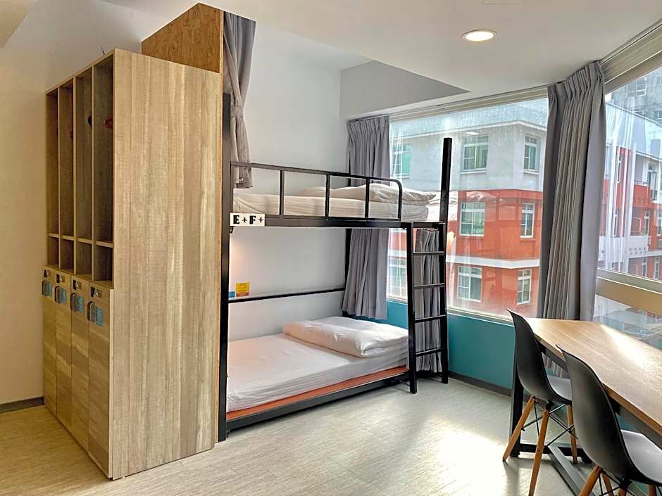 Flyinn Hostel