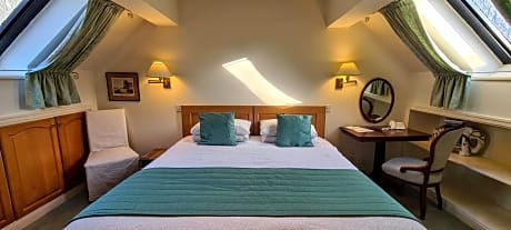 Main House - Family Suite - Large Double or Twin plus Single Room (No Pets)