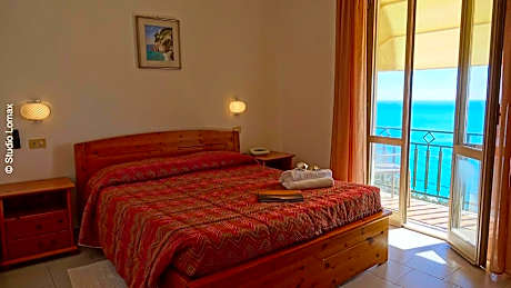 Double Room with Balcony and Sea View