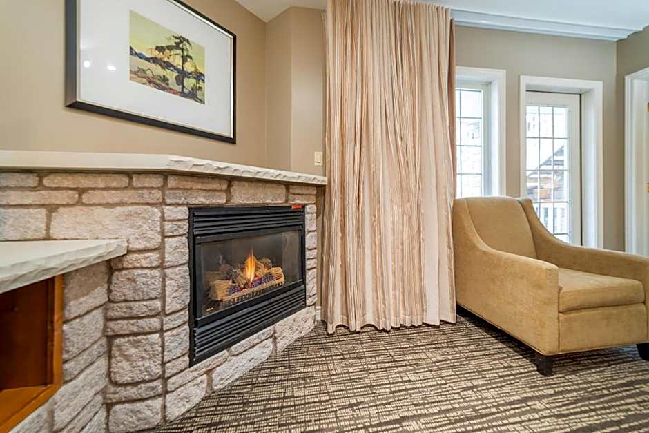 Horseshoe Valley Suites - The Azure