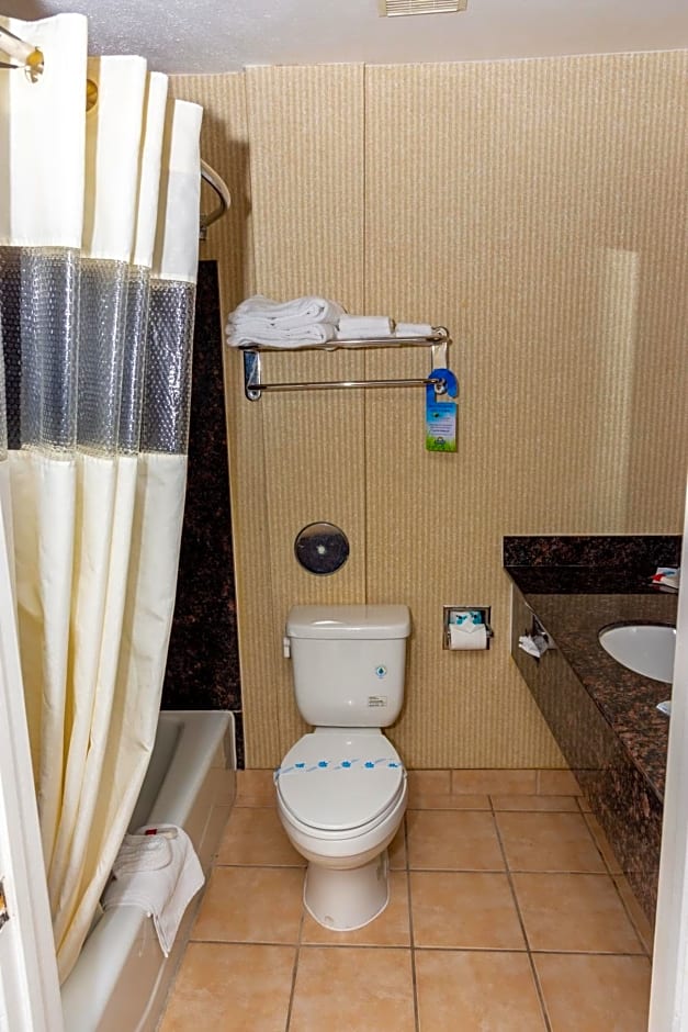 Days Inn & Suites by Wyndham Artesia