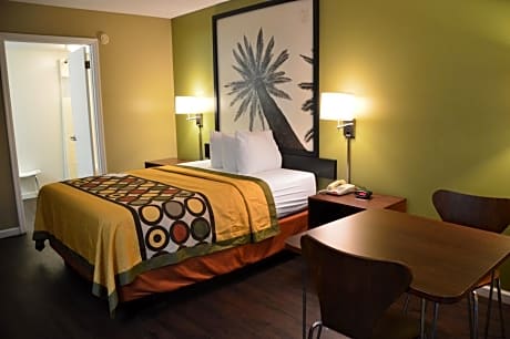 Queen Room - Mobility Access/Non-Smoking