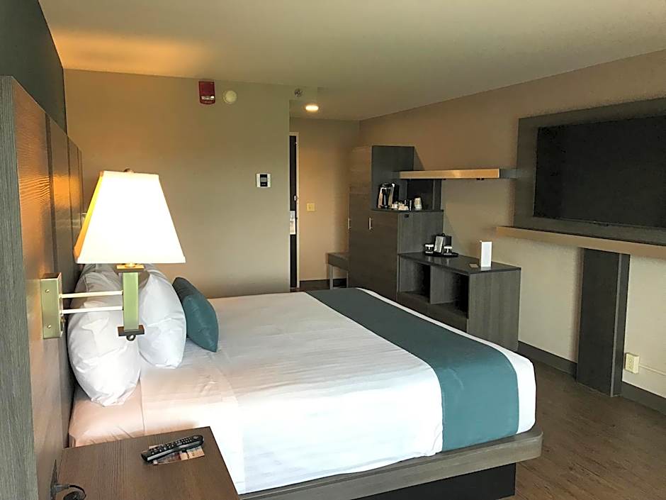Photo 1 of 4 of Executive 1 King Bed