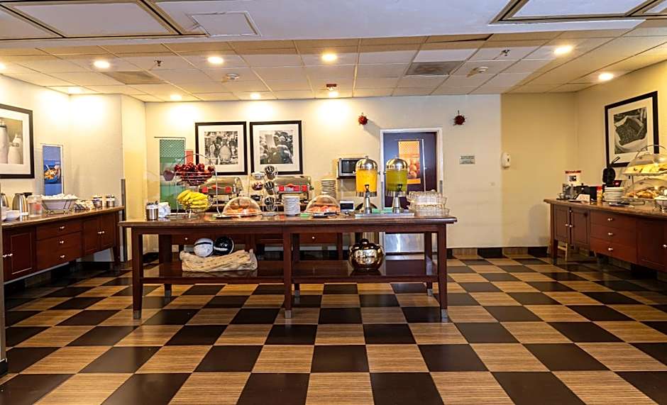 Hampton Inn By Hilton Guadalajara-Aeropuerto