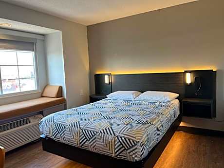 Queen Room - Non-Smoking