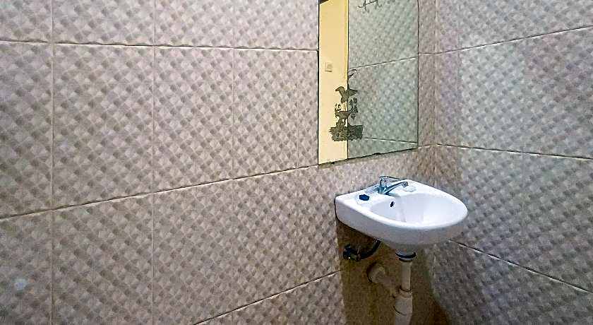 OYO 2848 Senaz Guesthouse