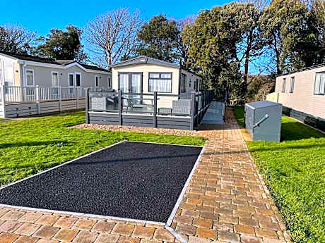Emma's Pad at Hoburne Naish - New Forest - Wheel chair Accessible with wetroom and ramp