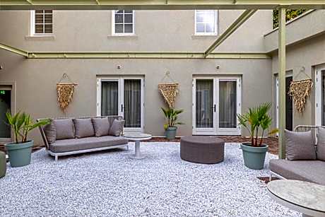 Patio suite (1 dog allowed)