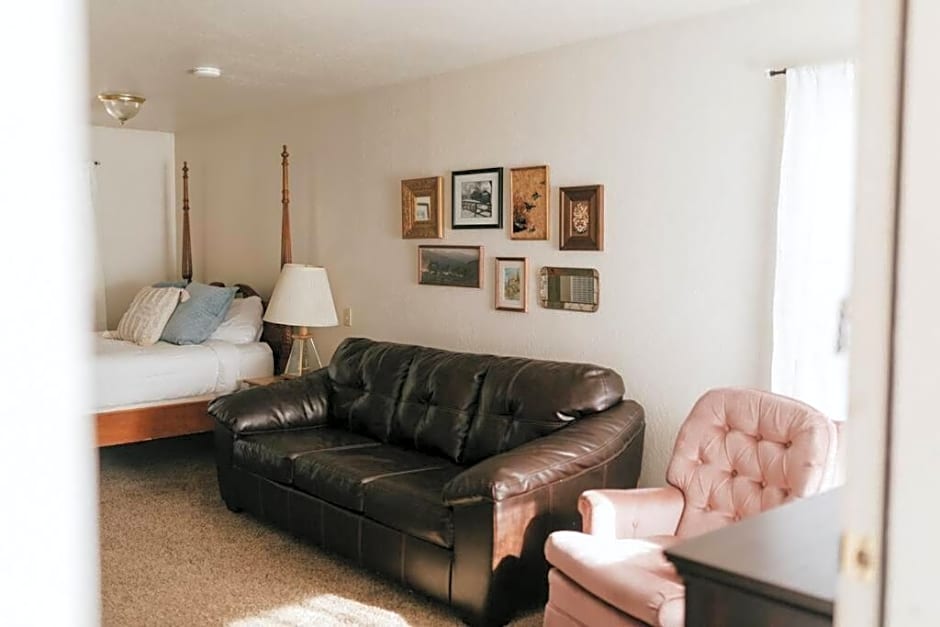 Long Barn Lodge & Event Center