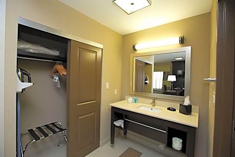 King Studio Suite with Sofa Bed - Hearing Access/Non-Smoking