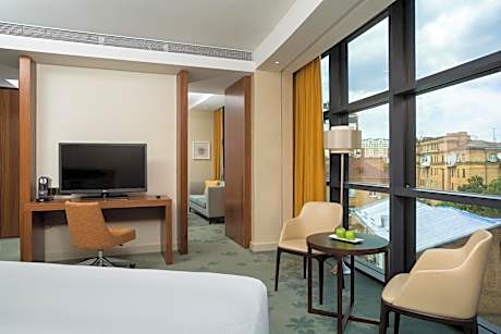 One-Bedroom King Suite - Lounge Access