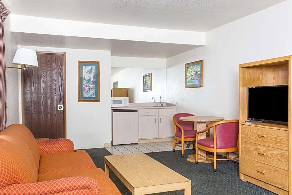 Super 8 Phoenix Metro North – Phoenix, AZ