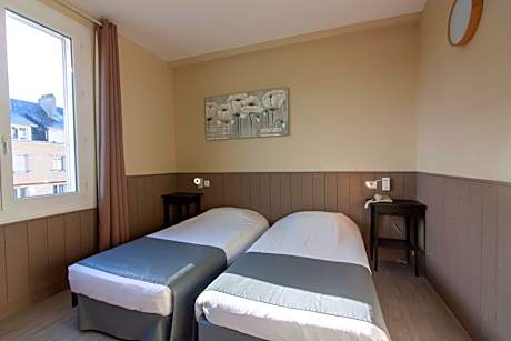 Twin Room with Port View