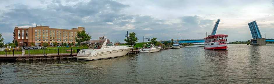 DoubleTree By Hilton Bay City Riverfront