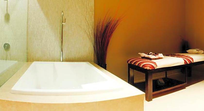 The Alana Hotel and Convention Center  Solo by ASTON