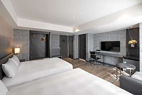 Deluxe Family Room