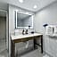 456 Embarcadero Inn & Suites
