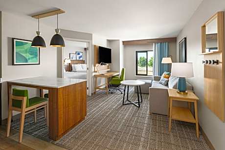 One-Bedroom Queen Suite with Two Queen Beds - Communications Accessible