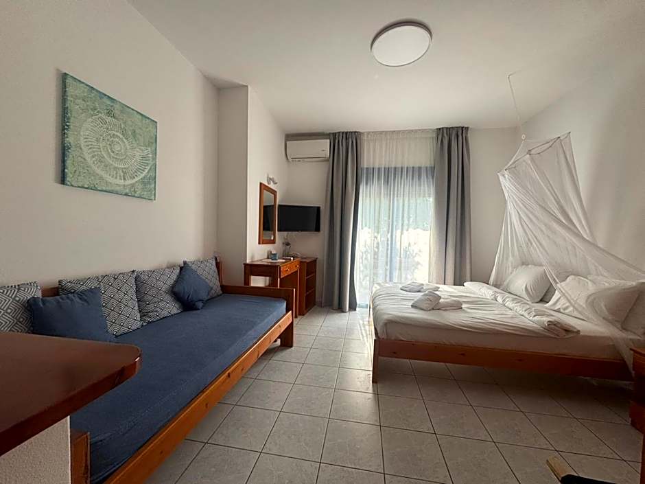 Finikas Studios & Apartments - Kalamaki Holidays