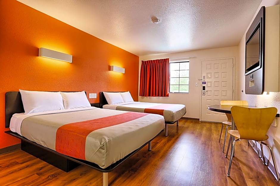 Super 8 by Wyndham Petaluma