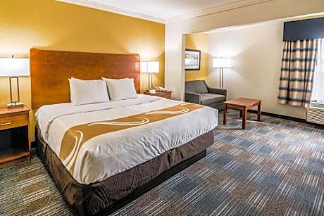 Executive King Room with Sofa Bed - Non-Smoking