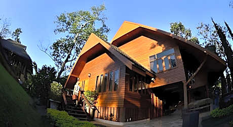 32 Coffee Hill & Resort