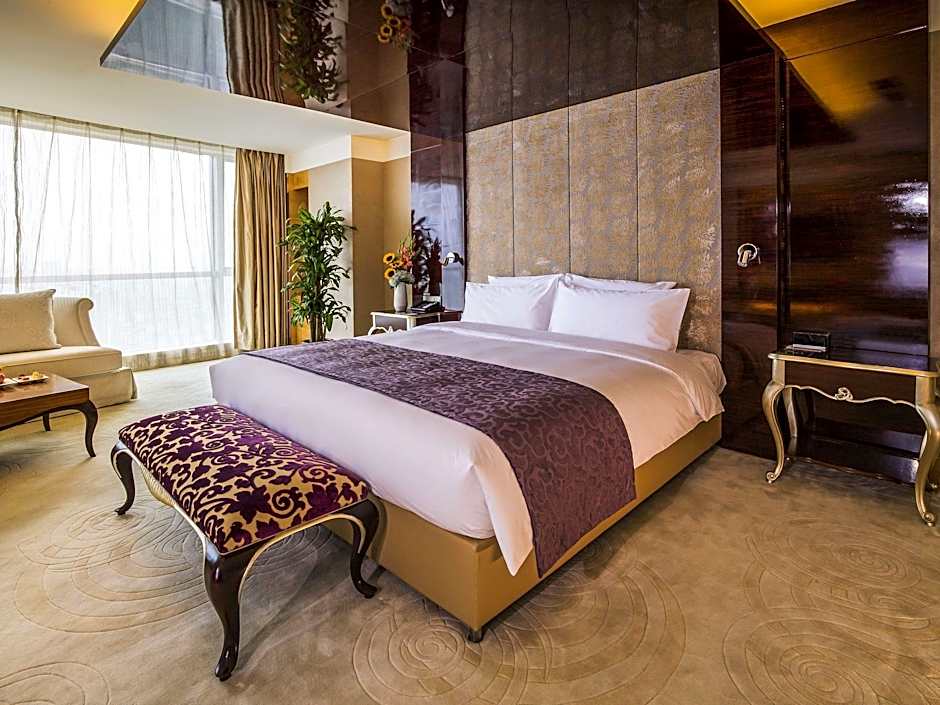 Pullman Linyi Lushang Hotel