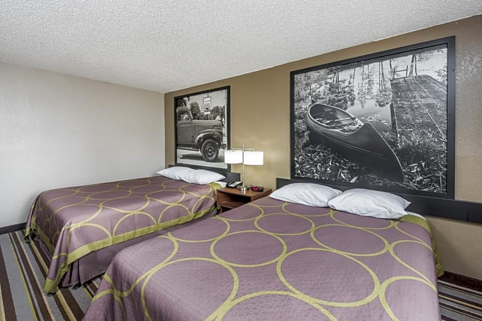 Super 8 by Wyndham Bloomington Normal