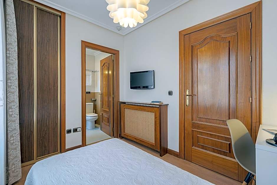 Photo 1 of 9 of Single Room
