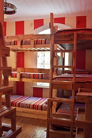 Bed in 9-Bed Mixed Dormitory Room with Shared Bathroom