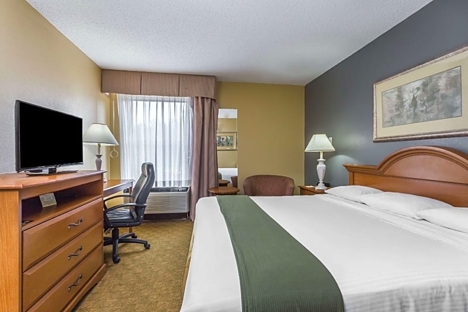 Photo 1 of 1 of 1 King Bed, Nonsmoking