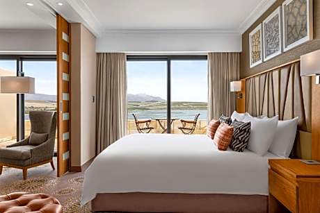 Premium Deluxe King Suite with Lagoon View