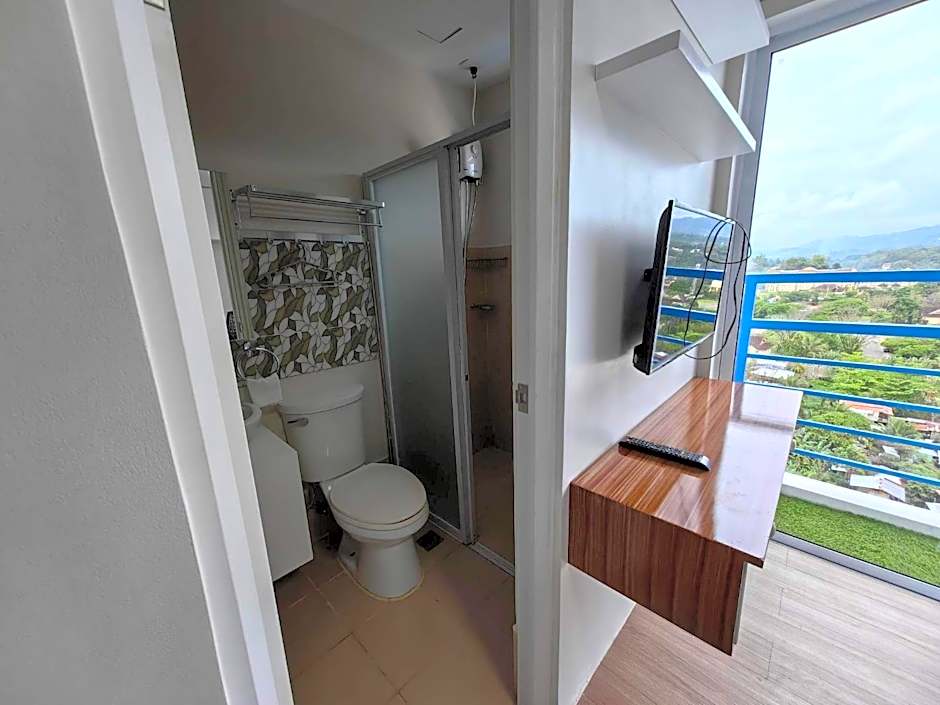 2 BR Loop Tower 1524