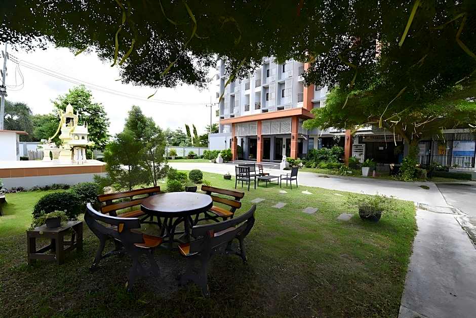 Grand Esie Service Apartment